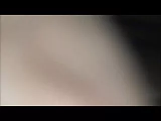 Jong meisje geneukt op sex filmpjes de bank en kreunde
