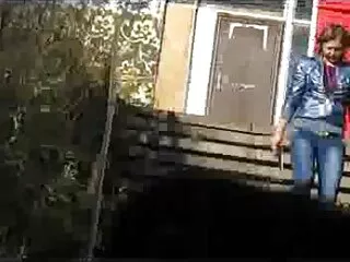 Dochter begon langzaam te zuigen aan slapende vaders en ging gratissexfilmpjes door met seks