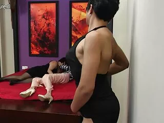 Fitnesa coach geneukt met een strap-on in mond sex filmpjes xxx en kont