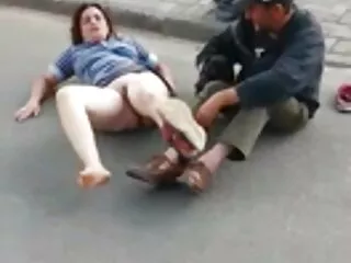 Rijpe anale sexfilmpjes vrouw likt man's lul